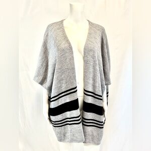 Cupcakes & Cashmere Gray and Black Short Sleeve Open Cardigan - small
